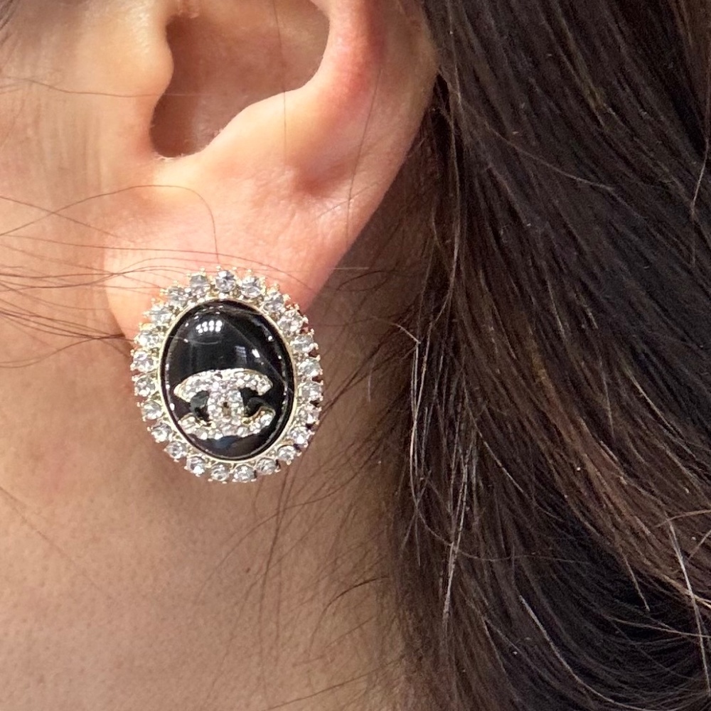 CC logo studs earrings